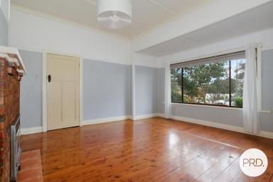 House For Lease - NSW - East Albury - 2640 - 3 BEDROOM HOME IN EAST ALBURY  (Image 2)