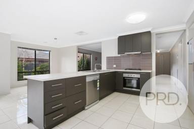 House Leased - VIC - Wodonga - 3690 - PERFECT FAMILY HOME  (Image 2)