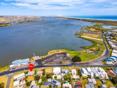 Holiday Residence For Lease - SA - Goolwa South - 5214 - Fabulous river front location!  (Image 2)