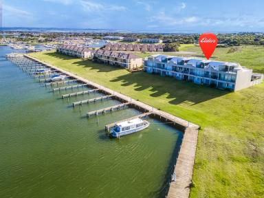 Holiday Residence For Lease - SA - Hindmarsh Island - 5214 - Luxury on the water  (Image 2)