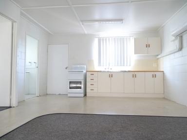 Unit For Lease - QLD - North Mackay - 4740 - Modern one bedroom unit in North Mackay  (Image 2)