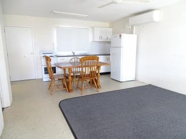 Unit For Lease - QLD - North Mackay - 4740 - Modern one bedroom unit in North Mackay  (Image 2)