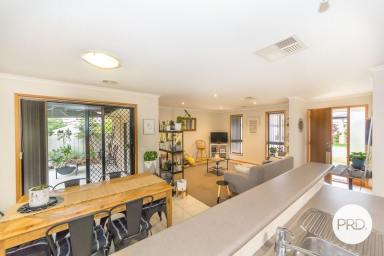 Townhouse Leased - VIC - Wodonga - 3690 - BEAUTIFULLY PRESENTED 3 BEDROOM TOWNHOUSE  (Image 2)