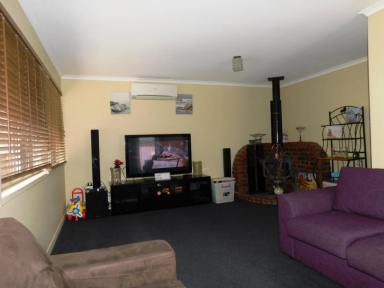 House For Lease - QLD - Nanango - 4615 - 4 BEDROOM HOME WITH PLENTY OF EXTRAS!  (Image 2)