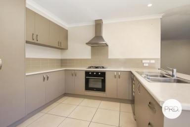 Townhouse For Lease - NSW - Thurgoona - 2640 - WELL PRESENTED & CONVENIENTLY LOCATED  (Image 2)