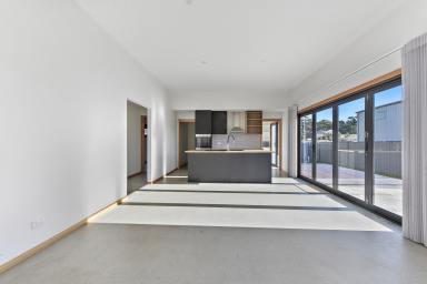 House For Lease - TAS - Coles Bay - 7215 - Convenience is Key  (Image 2)