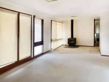 House Leased - NSW - Bourke - 2840 - Tidy 3 bedroom home  (Image 2)