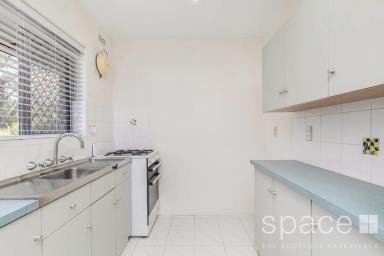 Apartment For Lease - WA - Claremont - 6010 - Ground Floor Living with a Spacious Courtyard & WATER AND GAS USAGE INCLUDED  (Image 2)