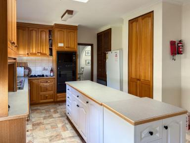 House Leased - VIC - Portland - 3305 - Large, Fully Furnished Home  (Image 2)