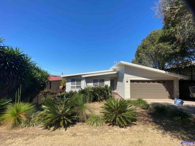 House For Lease - QLD - Kingaroy - 4610 - Quality Home High on the Hill  (Image 2)