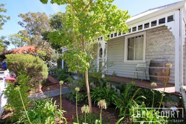 House Leased - WA - Claremont - 6010 - COTTAGE CHARM IN CLAREMONT  (Image 2)