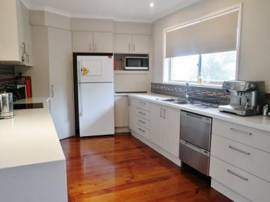House For Lease - VIC - Echuca - 3564 - Renovated in a perfect location  (Image 2)