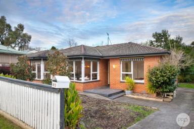 House Leased - VIC - Mount Pleasant - 3350 - THREE BEDROOM HOME IN MOUNT PLEASANT!  (Image 2)