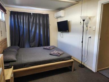 Unit For Lease - QLD - Sarina - 4737 - Short Term - Queen Bed - A/C Free WiFi, Incl Power, Fully Furnished  (Image 2)