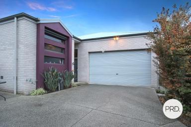 Townhouse For Lease - NSW - West Albury - 2640 - SPACIOUS & STYLISH  (Image 2)