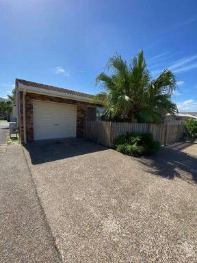 House For Lease - QLD - South Mackay - 4740 - PRIVATE 2 BEDROOM UNIT CLOSE TO SHOPS, SCHOOLS, AND SPORTS. (Image 2)