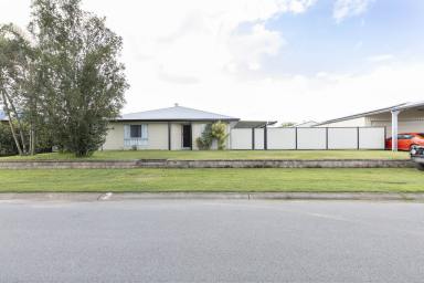 House Leased - QLD - Mirani - 4754 - COUNTRY HOME WITH POOL - HUGE SHED - LARGE ENTERTAINING AREA - BIG BLOCK  (Image 2)