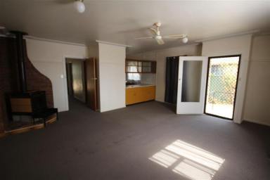 House For Lease - NSW - Tenterfield - 2372 - FOR RENT  (Image 2)