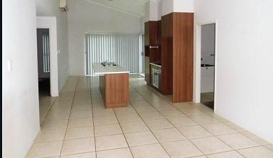 Townhouse For Sale - QLD - Urraween - 4655 - CONTEMPORARY SINGLE LEVEL VILLA  (Image 2)