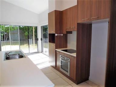 Townhouse For Sale - QLD - Urraween - 4655 - CONTEMPORARY SINGLE LEVEL VILLA  (Image 2)