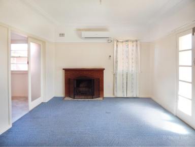 House For Sale - NSW - Narromine - 2821 - Just the place to call home  (Image 2)