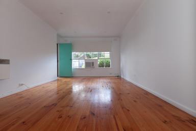 Unit For Lease - VIC - Parkdale - 3195 - FRESHLY PAINTED l 250m TO THE BEACH l BRAND NEW BATHROOM  (Image 2)