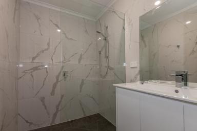 Unit For Lease - VIC - Parkdale - 3195 - FRESHLY PAINTED l 250m TO THE BEACH l BRAND NEW BATHROOM  (Image 2)