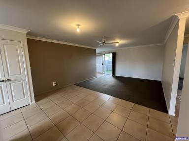 Unit Leased - QLD - Kingaroy - 4610 - MODERN UNIT IN TRIPLEX  (Image 2)