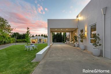 House For Sale - NSW - Wagga Wagga - 2650 - Secluded Elegance  (Image 2)
