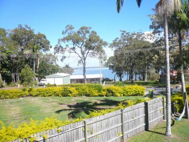House For Sale - QLD - Macleay Island - 4184 - DELIGHTFULLY DIFFERENT FAMILY HOME  (Image 2)