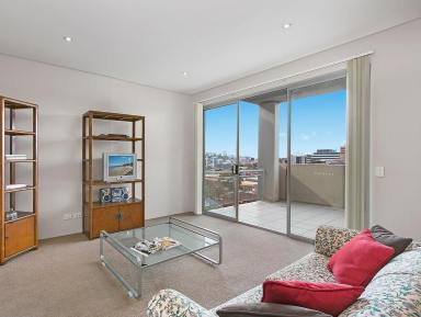 Unit For Lease - NSW - Wollongong - 2500 - Spacious contemporary apartment with city views  (Image 2)