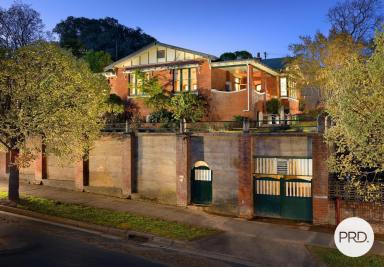 House Leased - NSW - Albury - 2640 - GRANDE OLD DAME  (Image 2)