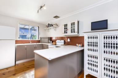 House Leased - VIC - Portland - 3305 - Location, Location, Location  (Image 2)