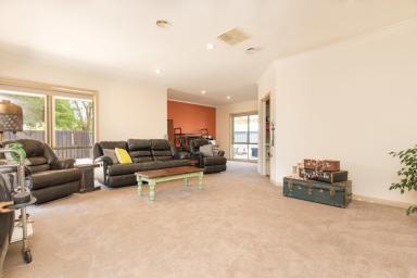 House For Sale - VIC - Mildura - 3500 - Grand Family Living in an Exclusive Location  (Image 2)