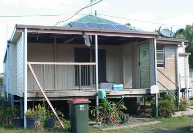 House For Sale - QLD - Berserker - 4701 - Spacious, Attractively Renovated 4-bedroom home on a 1,216m2 level block  (Image 2)