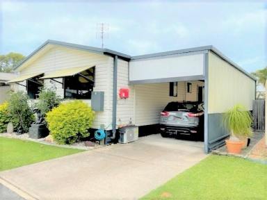 House For Sale - QLD - Urangan - 4655 - WANTING TO DOWNSIDE WITH A LIFESTYLE?  (Image 2)