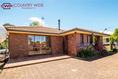 House For Sale - NSW - Guyra - 2365 - Large Brick Family Home  (Image 2)