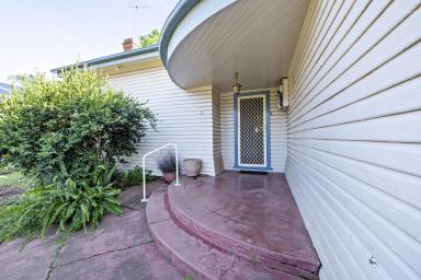 House For Sale - NSW - Dubbo - 2830 - Rare Opportunity | Cottage on Large Block in Central  (Image 2)
