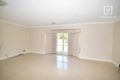 House For Sale - VIC - Shepparton - 3630 - SOUTH SHEPPARTON - LARGE 3 BEDROOM PLUS STUDY  (Image 2)