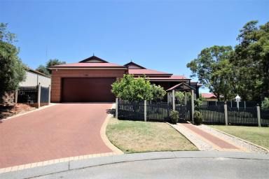 House For Sale - WA - Australind - 6233 - Stunning Country Style Home in Australind.  (Image 2)
