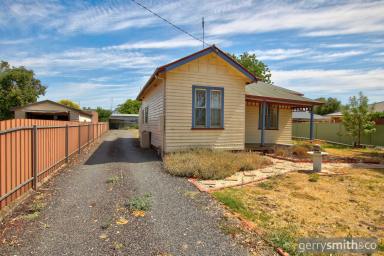 House For Sale - VIC - Horsham - 3400 - CLOSE TO SCHOOLS - BIG SHED!  (Image 2)