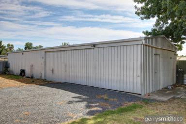 House For Sale - VIC - Horsham - 3400 - CLOSE TO SCHOOLS - BIG SHED!  (Image 2)