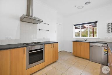 House Leased - VIC - Brown Hill - 3350 - 3 BEDROOM HOME ON MELBOURNE SIDE OF TOWN  (Image 2)