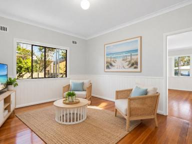 House For Lease - NSW - Old Bar - 2430 - COSY COASTAL COTTAGE  (Image 2)
