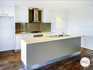 Unit For Lease - NSW - East Albury - 2640 - MODERN TOWNHOUSE  (Image 2)