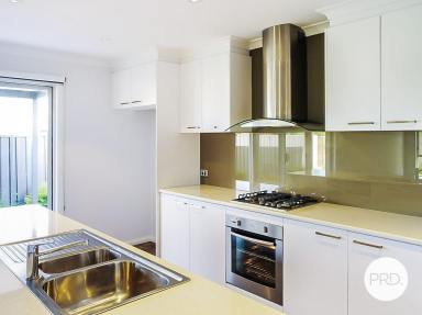 Unit For Lease - NSW - East Albury - 2640 - MODERN TOWNHOUSE  (Image 2)