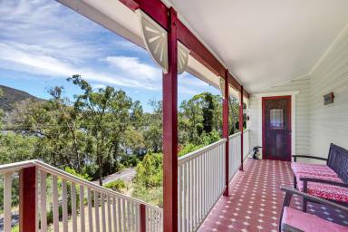 House For Sale - NSW - Spencer - 2775 - Immaculate Property With Rare Deep Water Access!  (Image 2)