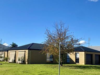House For Lease - NSW - Moama - 2731 - Modern Living Centrally Located  (Image 2)