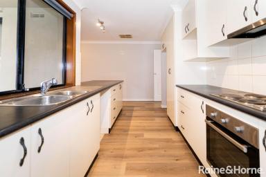 House For Lease - NSW - Glenfield Park - 2650 - LARGE FAMILY HOME PLUS POWERED SHED  (Image 2)