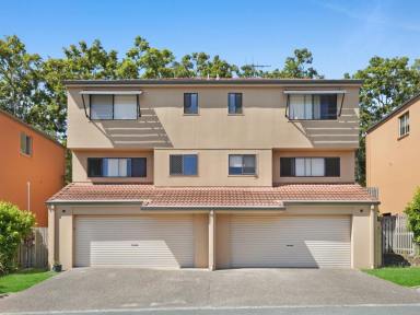 Townhouse Auction - QLD - Eight Mile Plains - 4113 - Deceased estate that MUST and WILL be sold either prior or under the hammer via Auction on Saturday 5th March @ 3pm Sharp.  (Image 2)